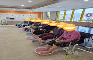 2025.01.17 " 발끝까지 전해진 온기, 어르신 족욕 여가프로그램 시간 "